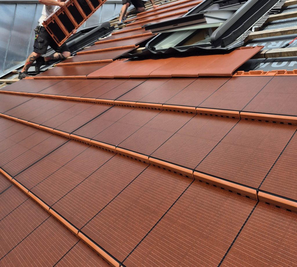 Solinso Terracotta zonnedakpannen van de terra cotta series